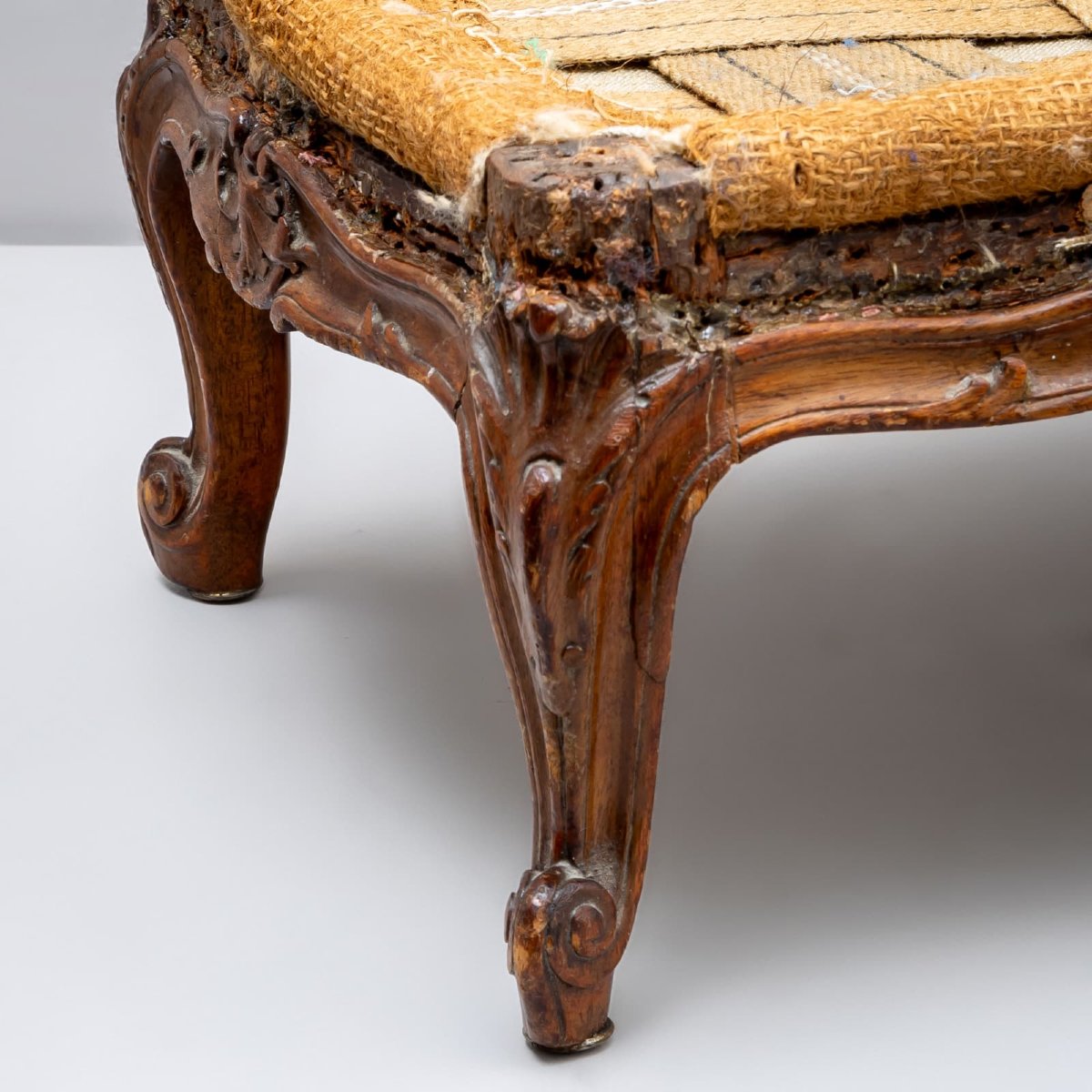 Petit repose-pieds baroque, XVIIIe siècle-photo-4