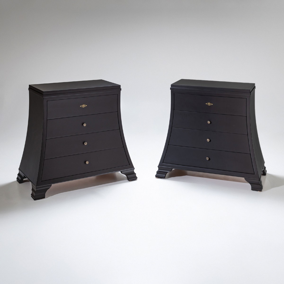 Paire de commodes trapézoïdales, fin du XXe siècle