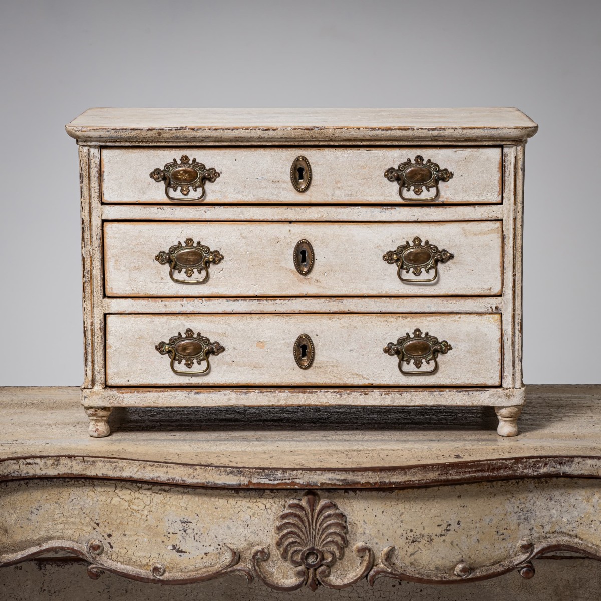 Commode miniature blanc crème, XIXe siècle