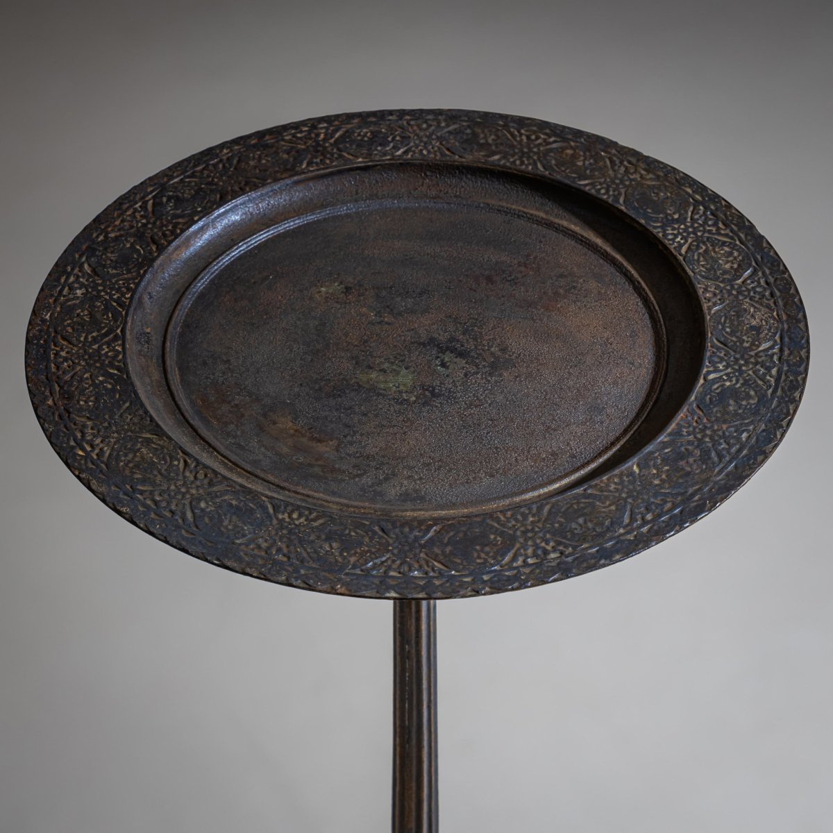 Guéridon en fer forgé avec décor de houx, XIXe siècle-photo-3