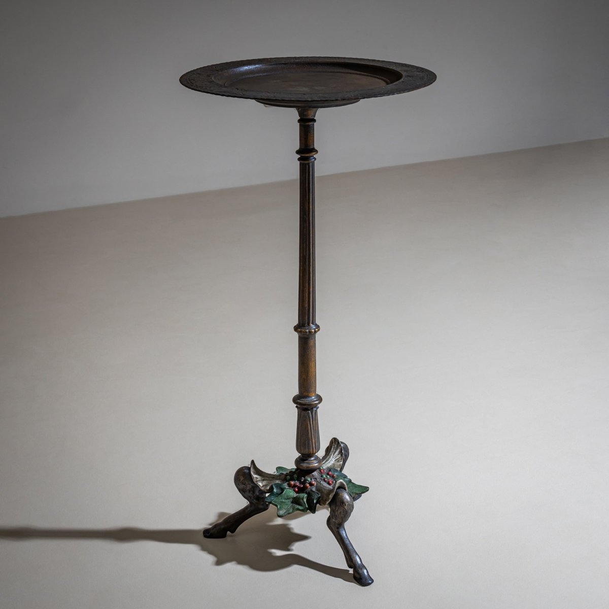 Guéridon en fer forgé avec décor de houx, XIXe siècle-photo-1