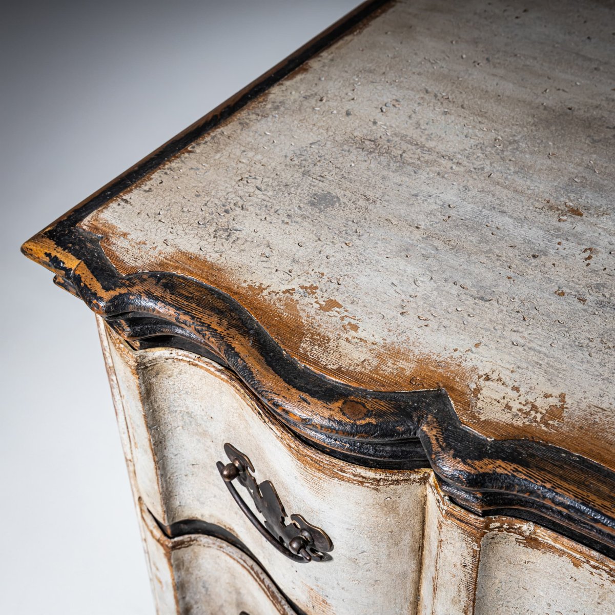 Baroque chest of drawers painted white, 18th century-photo-4
