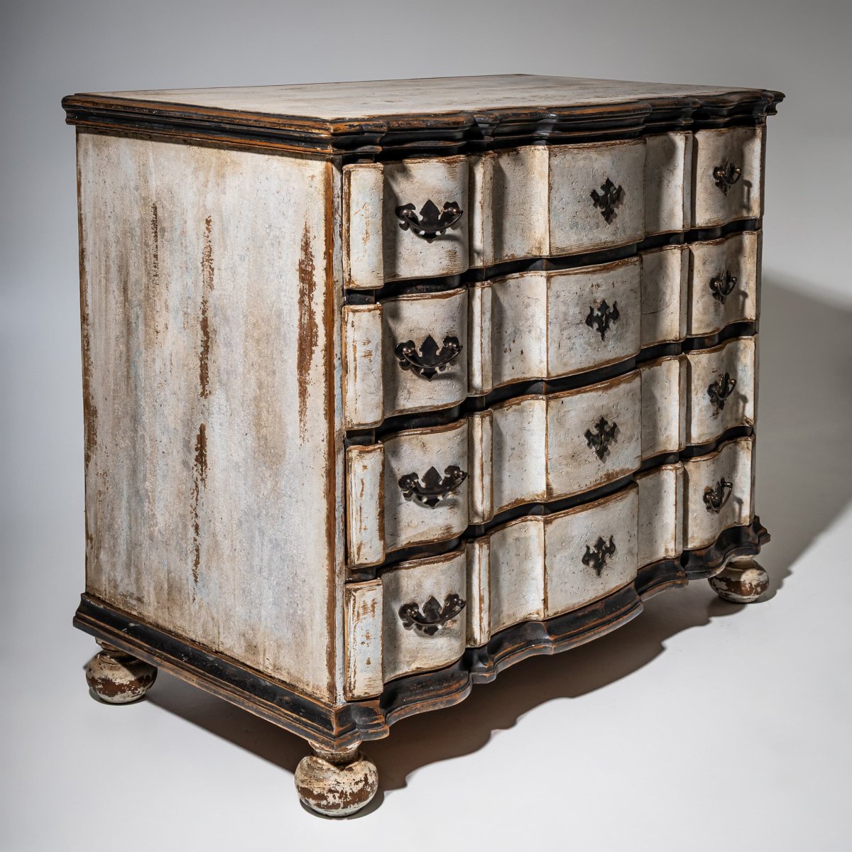 Baroque chest of drawers painted white, 18th century-photo-6