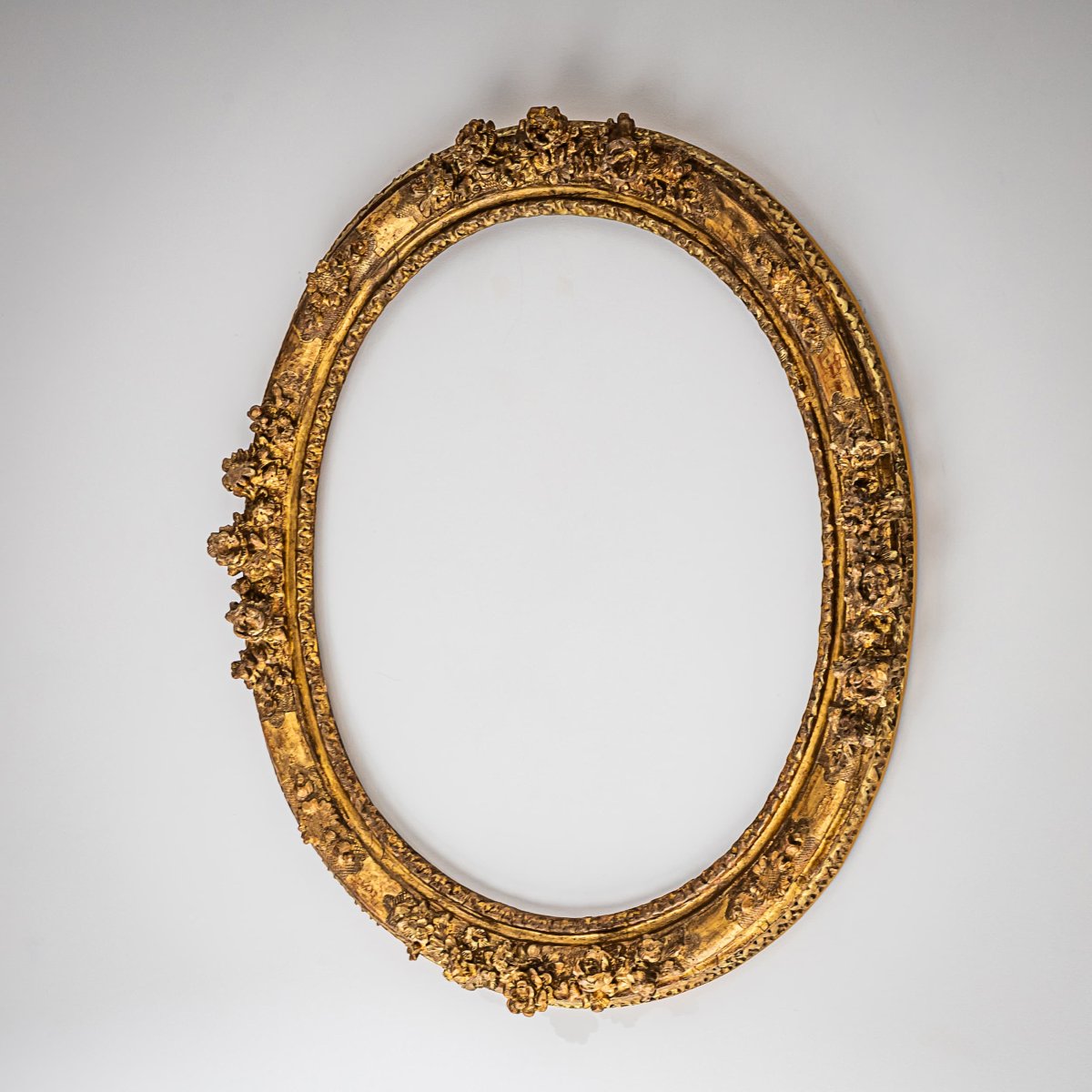 Cadre ovale doré Louis XV en stuc, France, XVIIIe siècle-photo-2