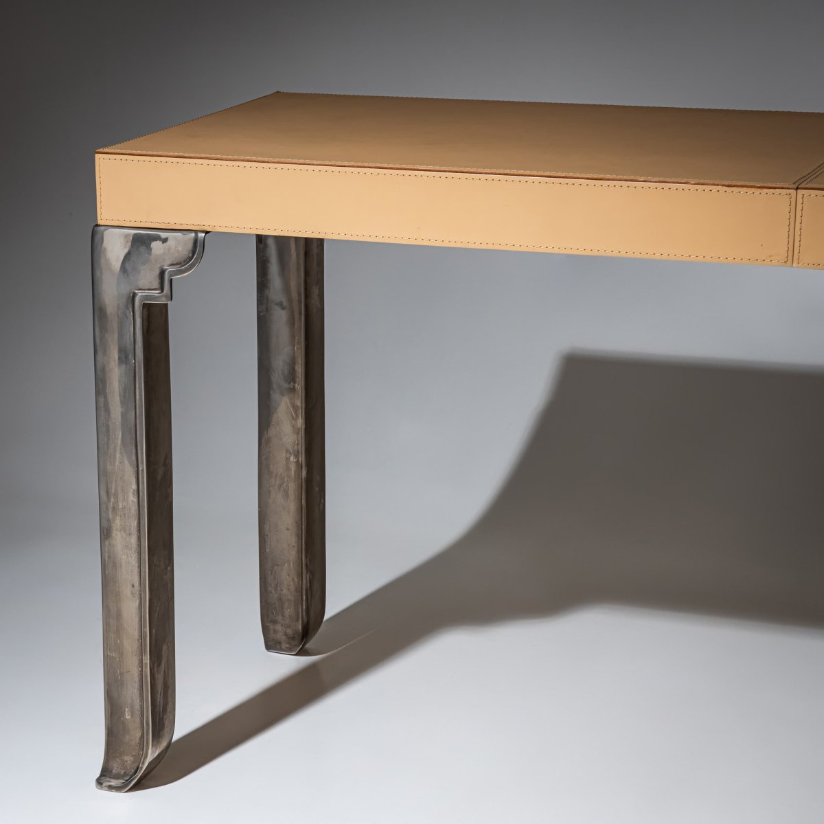 Table basse en cuir et acier inoxydable, probablement d'Italie, années 2000-photo-3