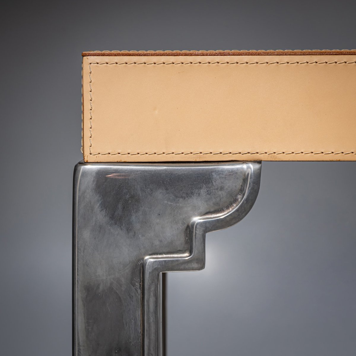 Table basse en cuir et acier inoxydable, probablement d'Italie, années 2000-photo-8