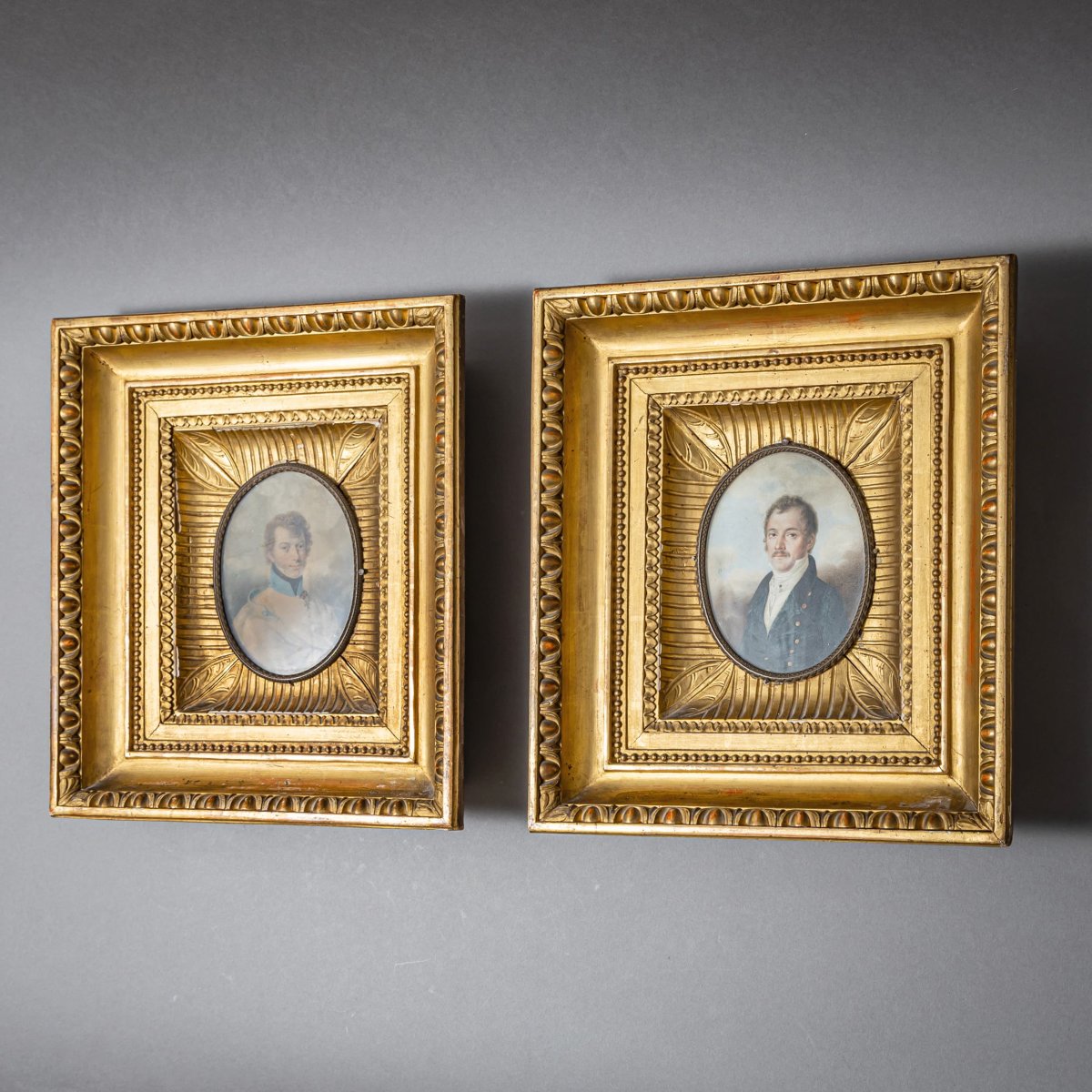 Paire de portraits miniatures de gentlemen de style Biedermeier, première moitié du XIXe siècle-photo-2