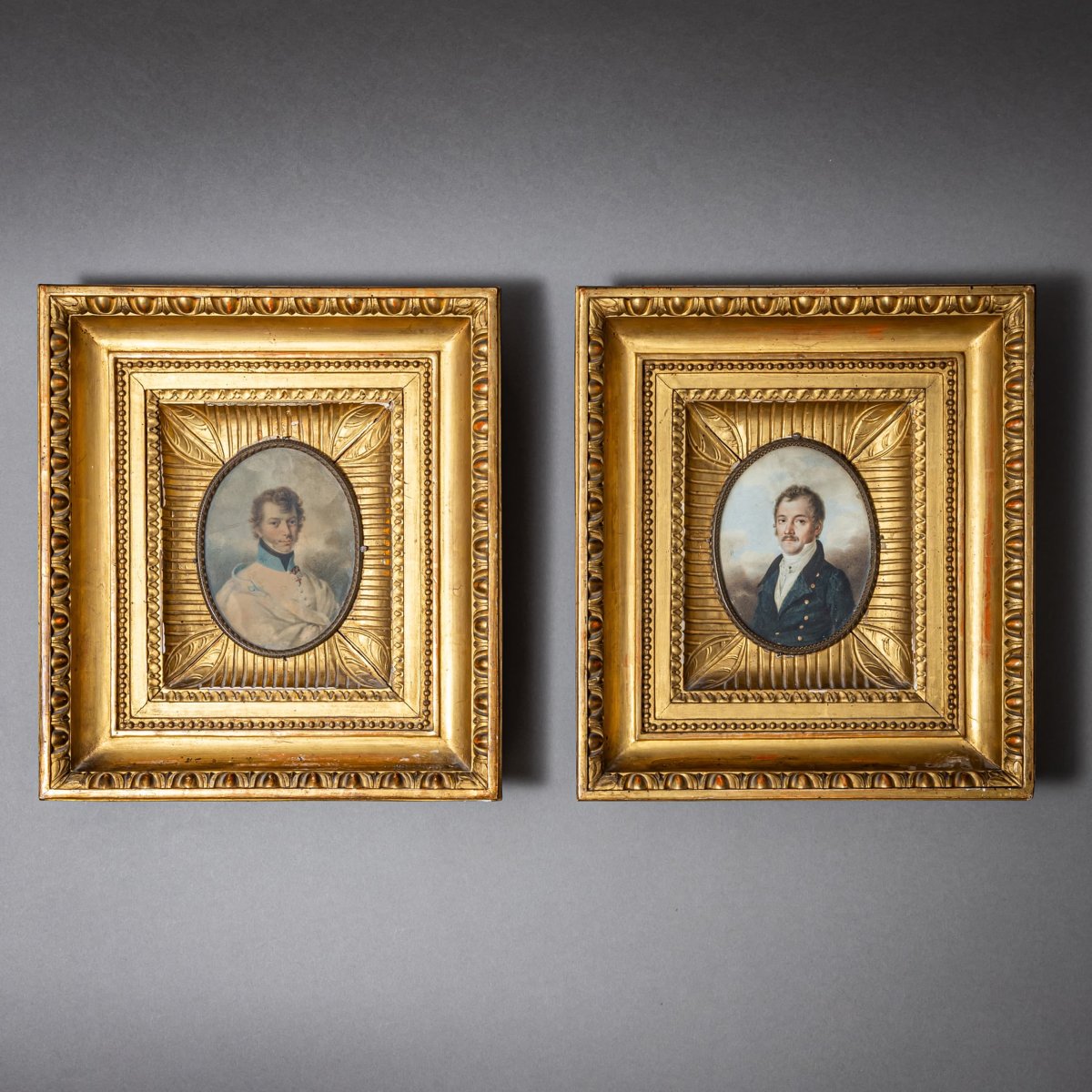 Paire de portraits miniatures de gentlemen de style Biedermeier, première moitié du XIXe siècle-photo-1