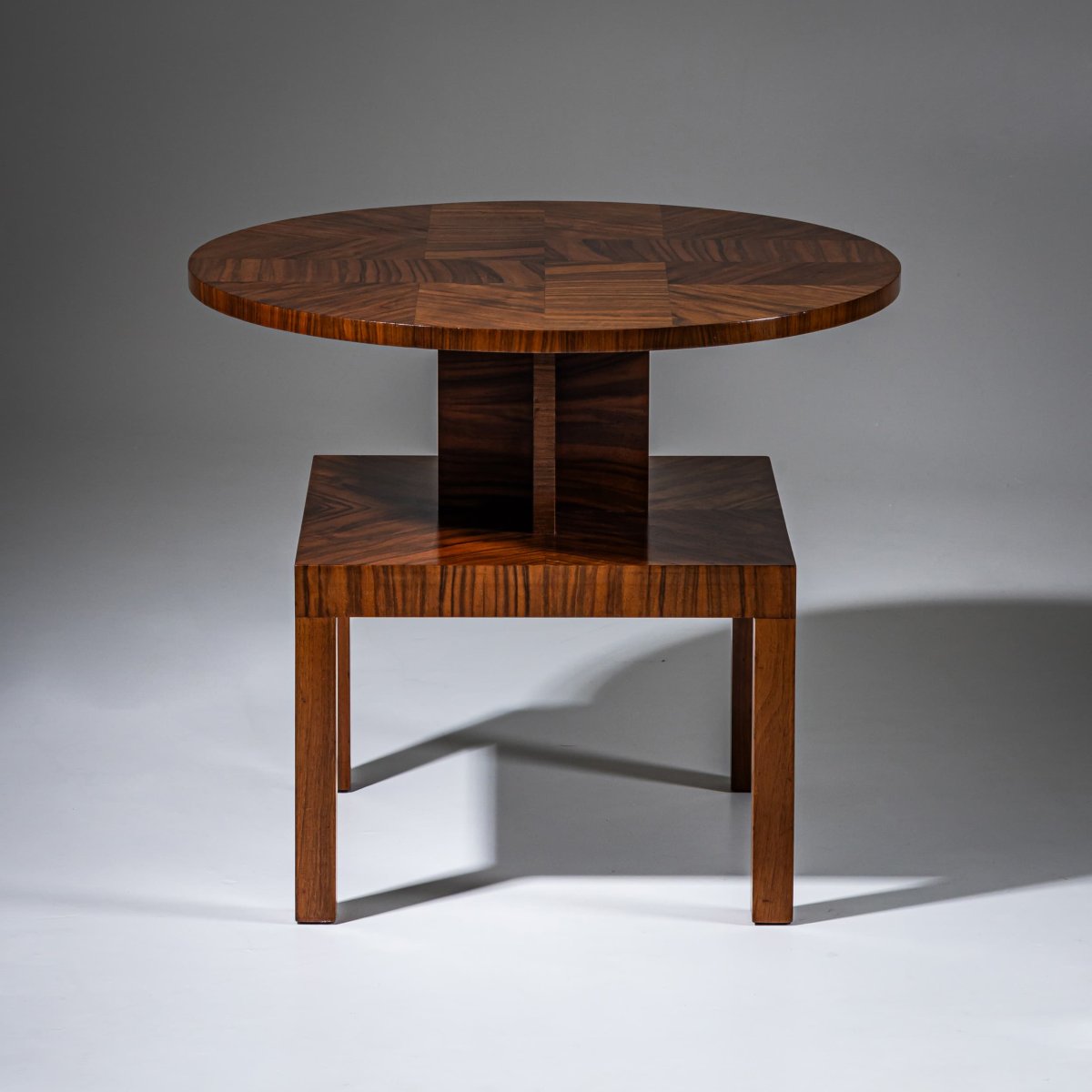 Table d'appoint Art déco en noyer, probablement d'Allemagne, années 1930-photo-2