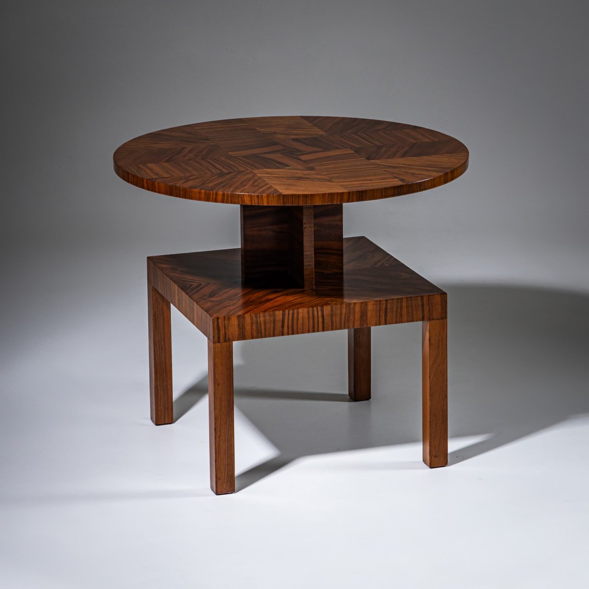 Table d'appoint Art déco en noyer, probablement d'Allemagne, années 1930-photo-3
