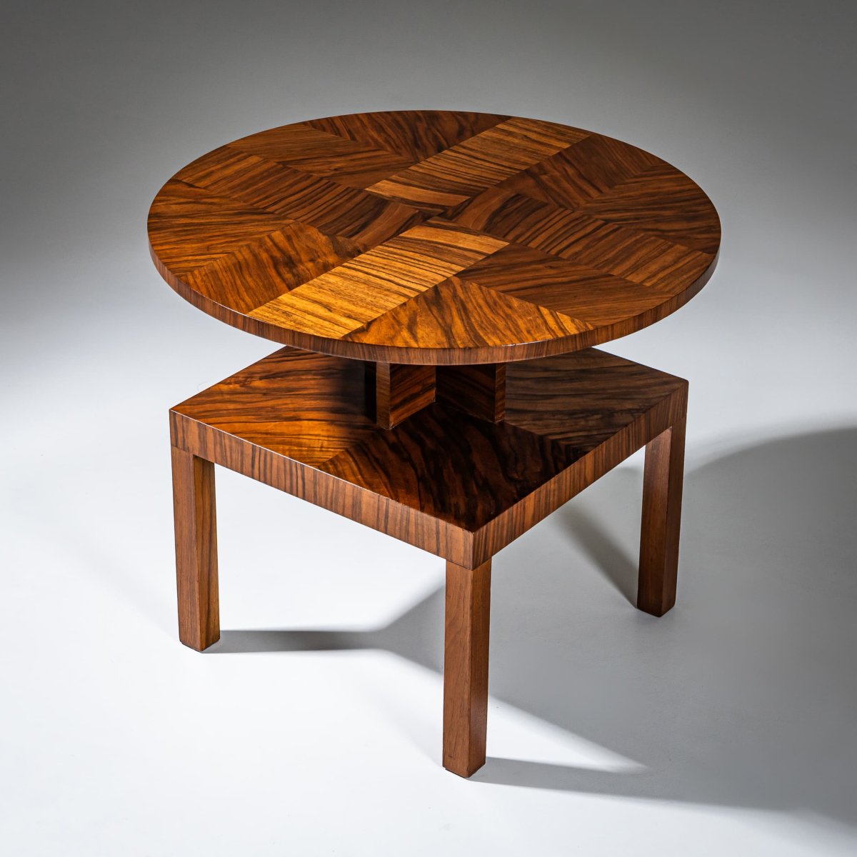 Table d'appoint Art déco en noyer, probablement d'Allemagne, années 1930-photo-5
