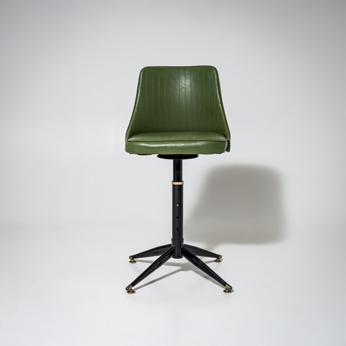 Lot de quatre tabourets de bar du milieu du siècle, probablement d'origine italienne-photo-2