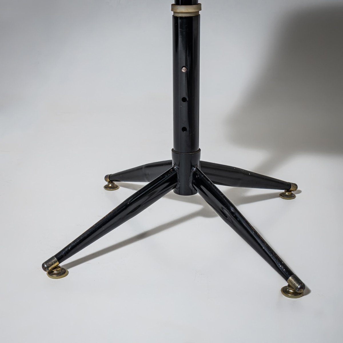 Lot de quatre tabourets de bar du milieu du siècle, probablement d'origine italienne-photo-4