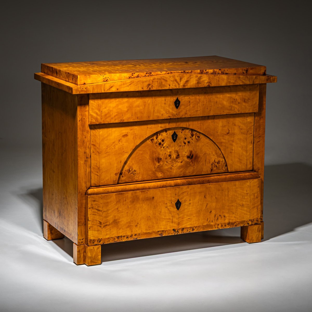 Commode de style Biedermeier en bouleau, Allemagne du Nord, vers 1820-photo-3