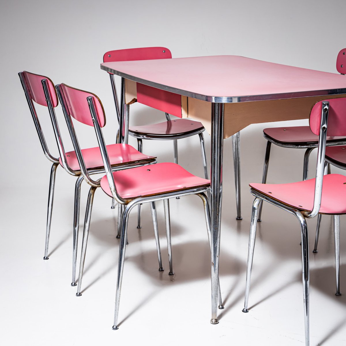 Ensemble de salle à manger en Formica rose, table et six chaises, Italie, années 1960/1970-photo-4