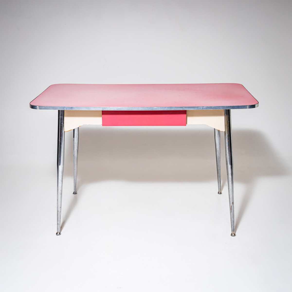 Ensemble de salle à manger en Formica rose, table et six chaises, Italie, années 1960/1970-photo-3