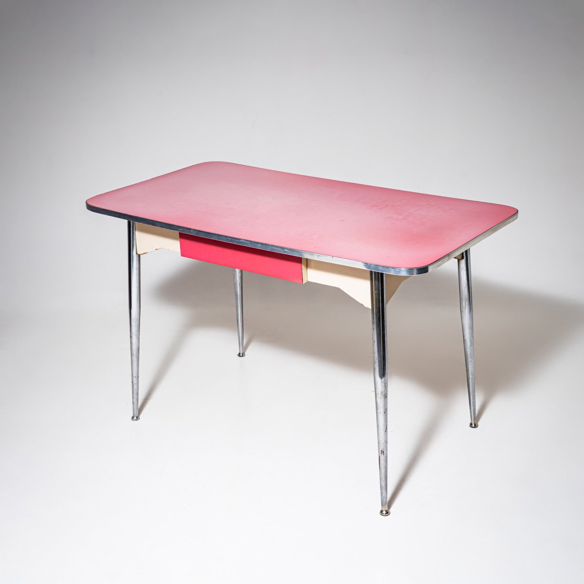 Ensemble de salle à manger en Formica rose, table et six chaises, Italie, années 1960/1970-photo-4