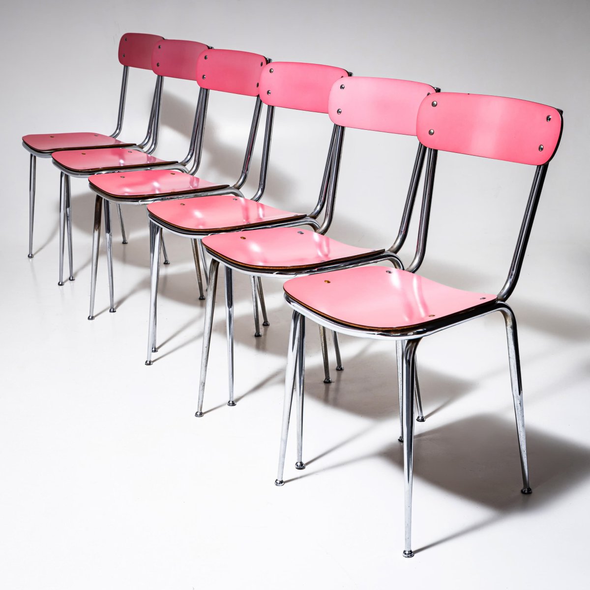 Ensemble de salle à manger en Formica rose, table et six chaises, Italie, années 1960/1970-photo-5