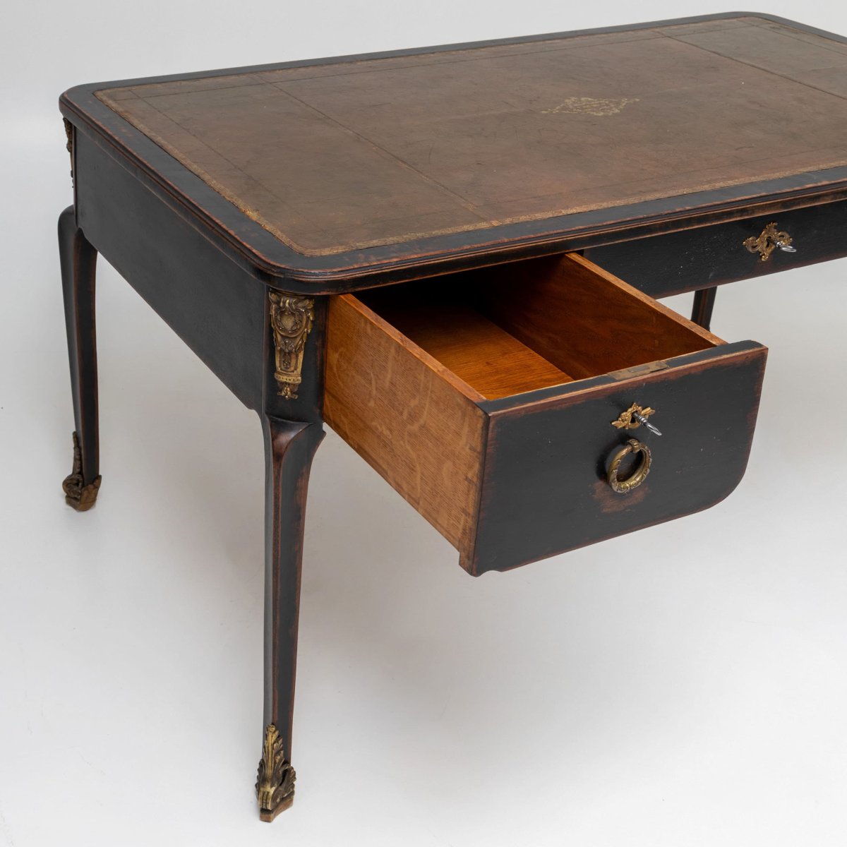 Bureau de style baroque patiné noir, début du XXe siècle-photo-3
