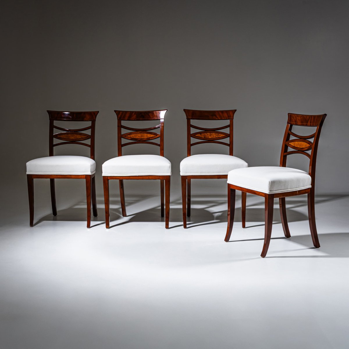 Lot de quatre chaises d'appoint de style Biedermeier, première moitié du XIXe siècle-photo-1