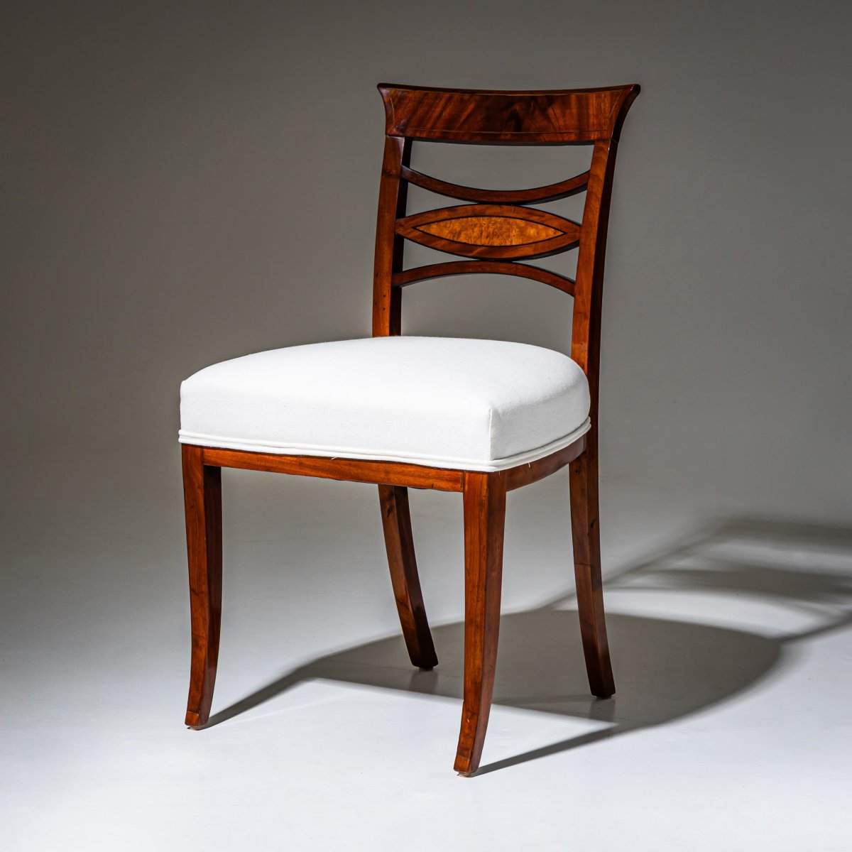 Lot de quatre chaises d'appoint de style Biedermeier, première moitié du XIXe siècle-photo-3