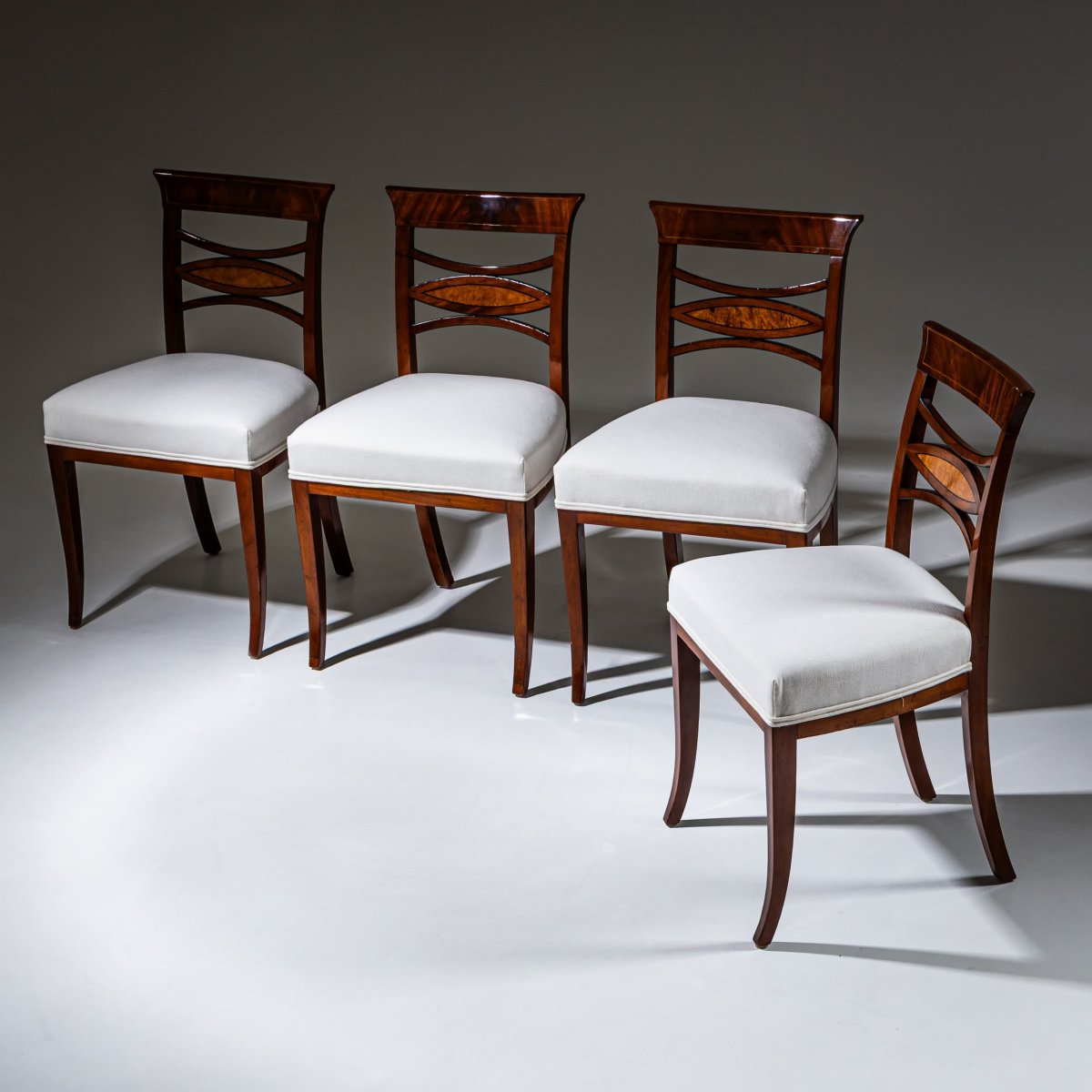 Lot de quatre chaises d'appoint de style Biedermeier, première moitié du XIXe siècle