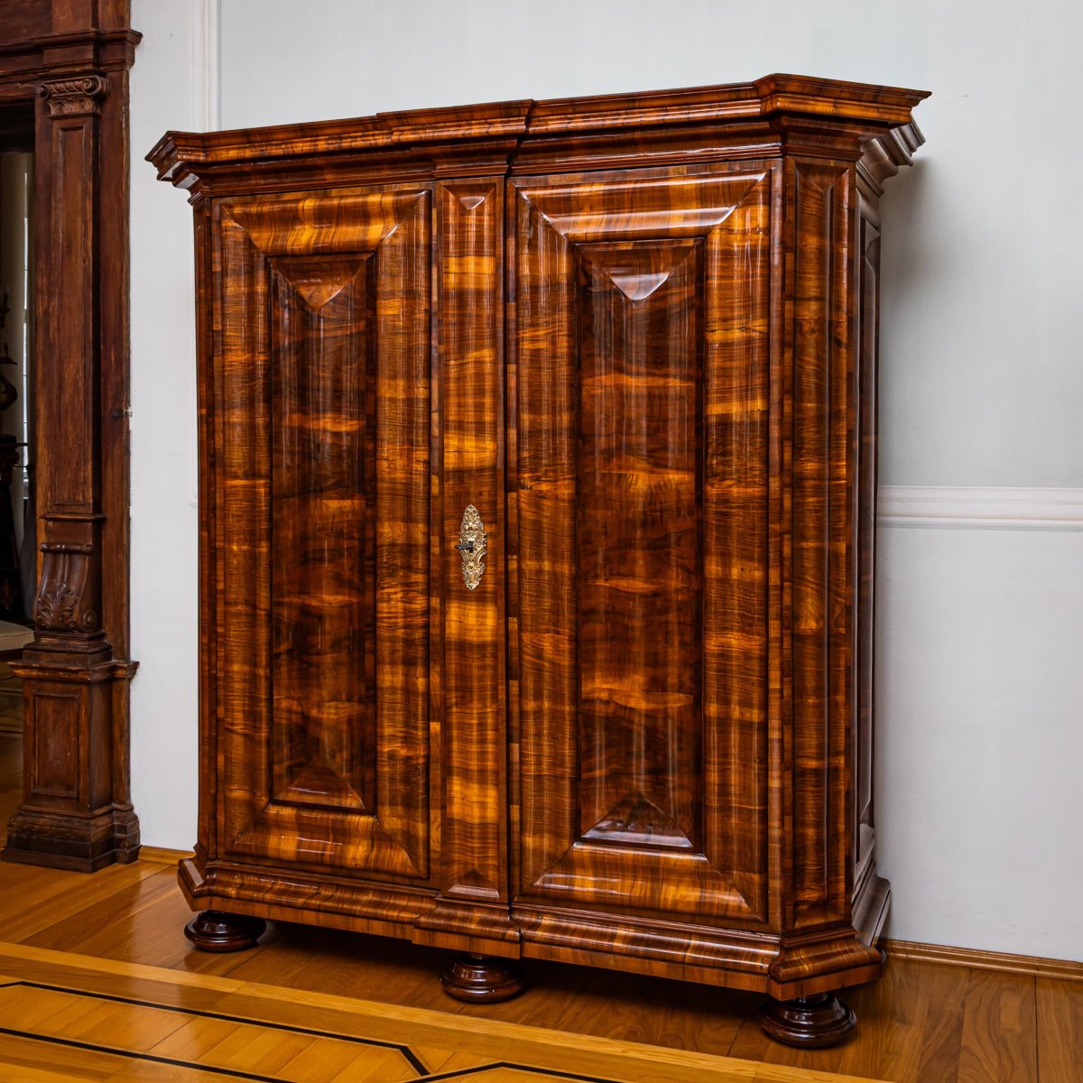 Armoire baroque en forme de serpent, première moitié du XVIIIe siècle-photo-2