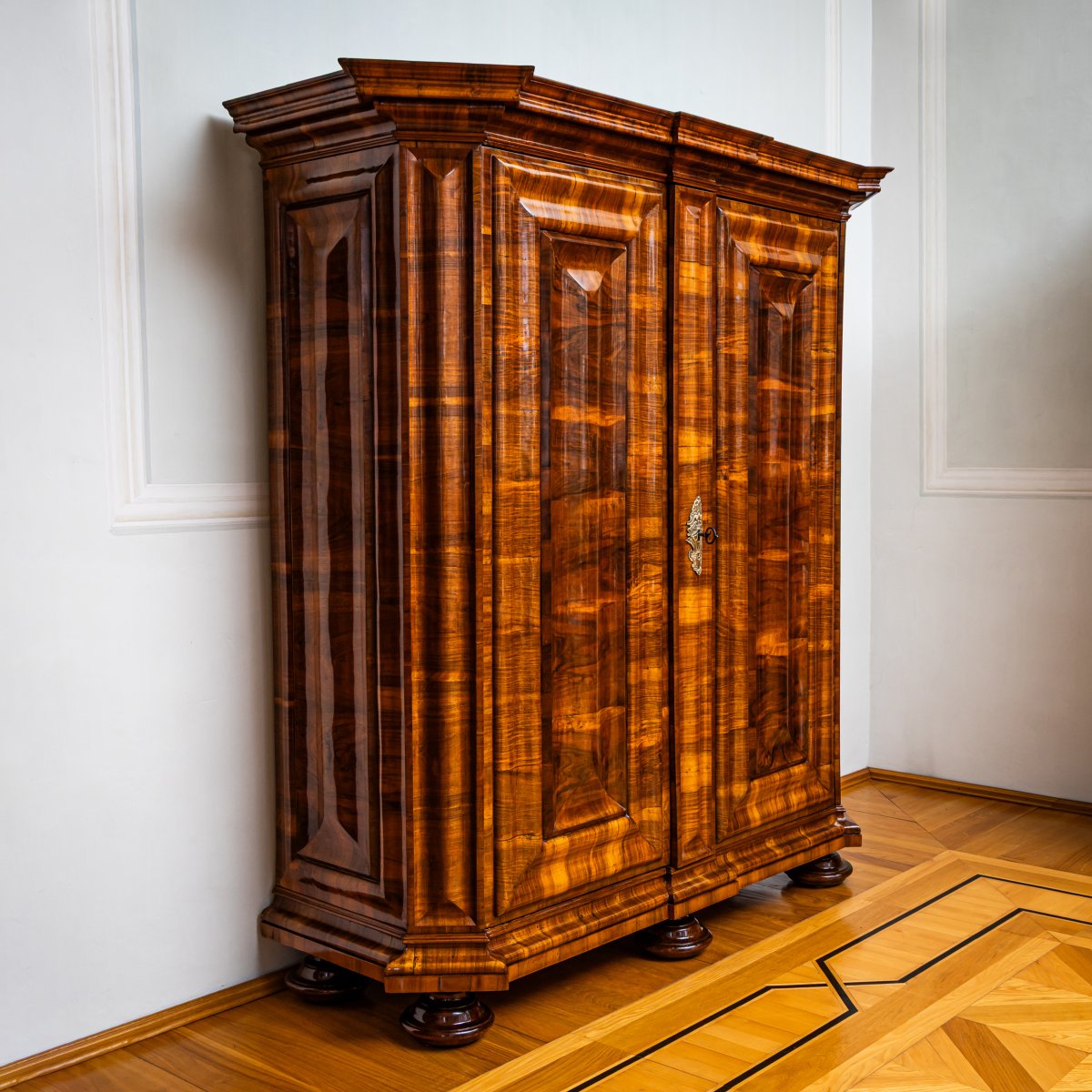 Armoire baroque en forme de serpent, première moitié du XVIIIe siècle-photo-4