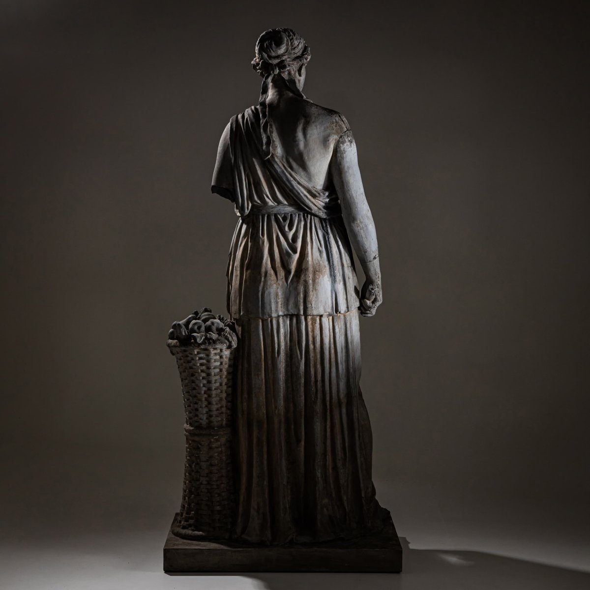 Hora de l'été, statue en zinc coulé, fin du XIXe siècle