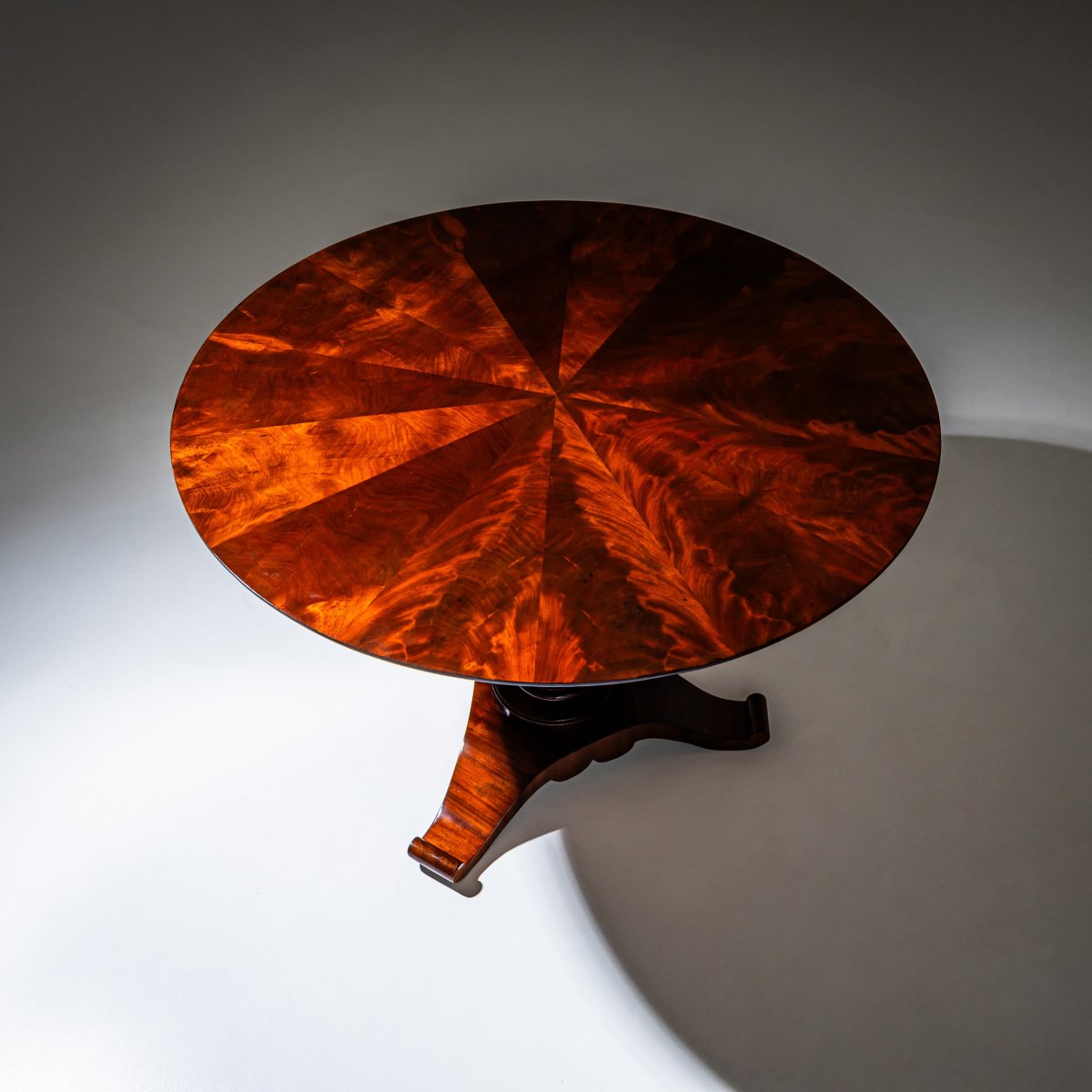 Table basse en acajou, probablement d'Autriche, XIXe siècle-photo-3