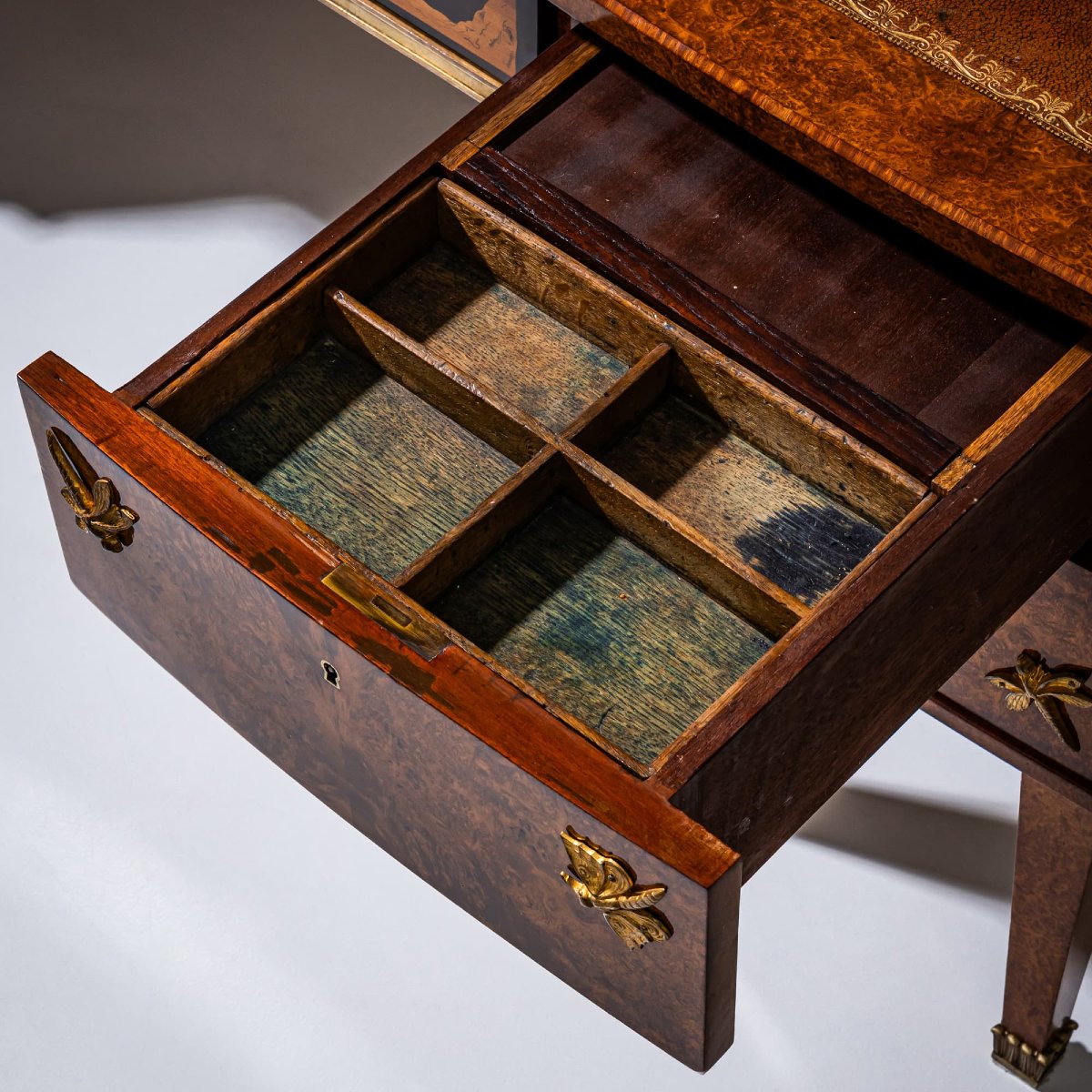 Bureau en loupe de thuya, Italie, vers 1900-photo-4