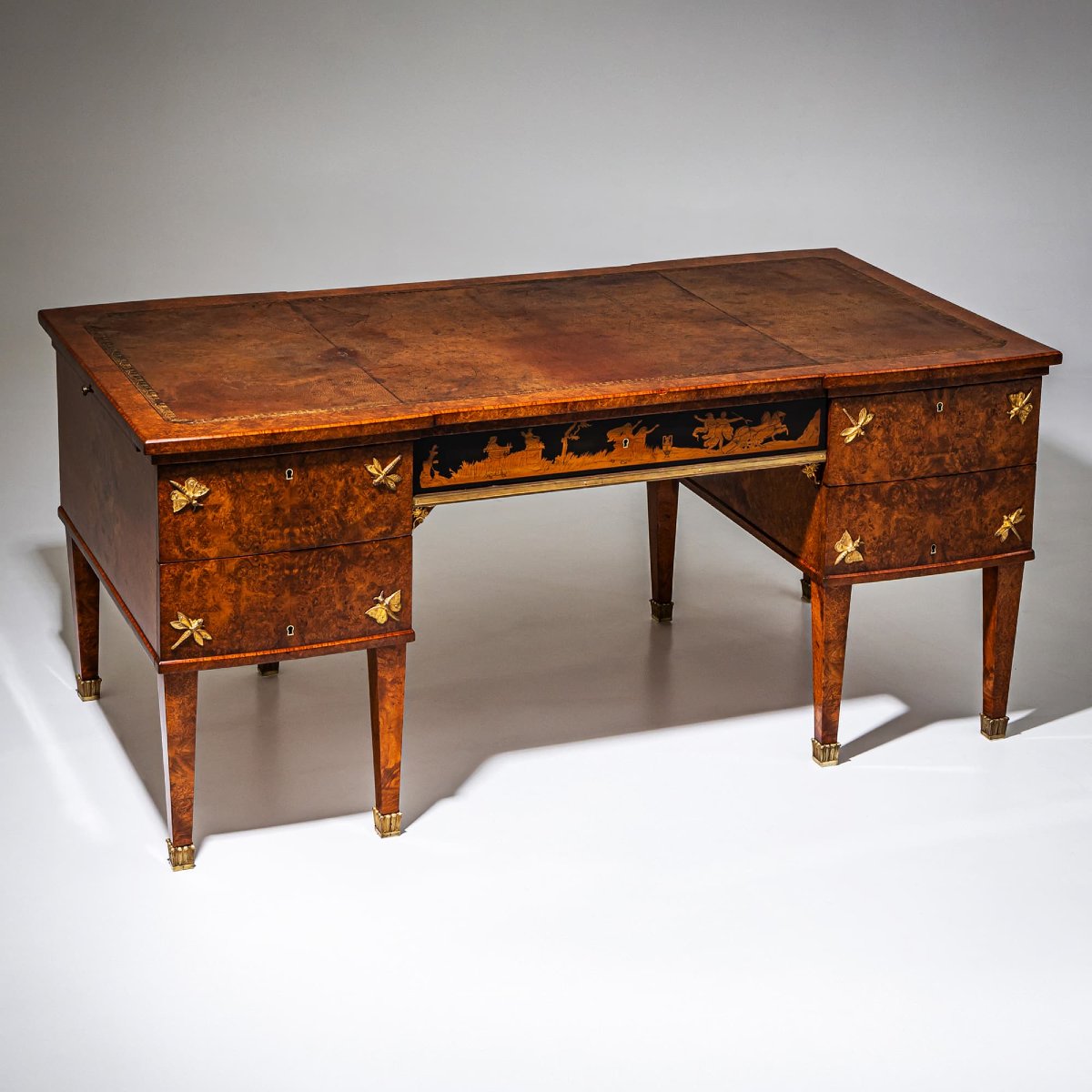 Bureau en loupe de thuya, Italie, vers 1900-photo-1