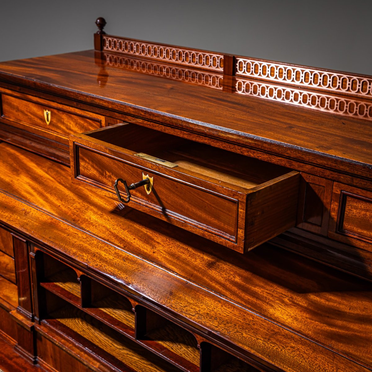 Bureau à abattant de style Louis XVI en acajou, vers 1800-photo-4