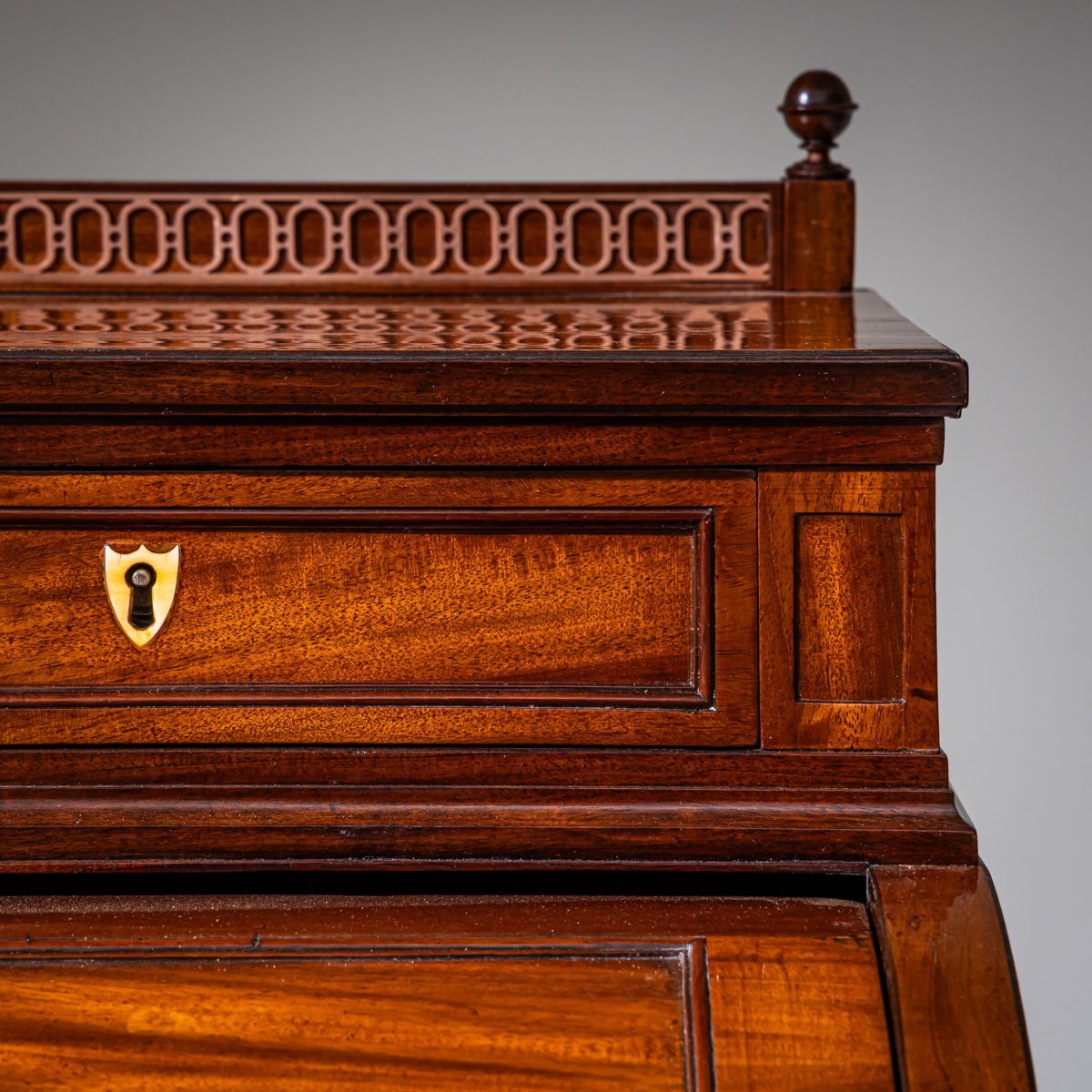 Bureau à abattant de style Louis XVI en acajou, vers 1800-photo-1
