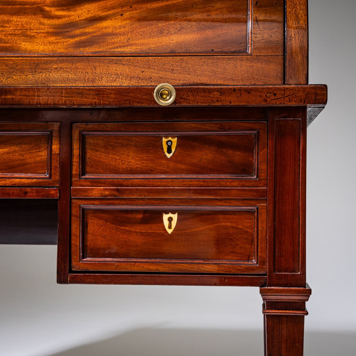 Bureau à abattant de style Louis XVI en acajou, vers 1800-photo-2
