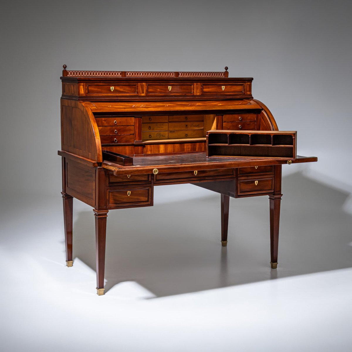 Bureau à abattant de style Louis XVI en acajou, vers 1800-photo-3
