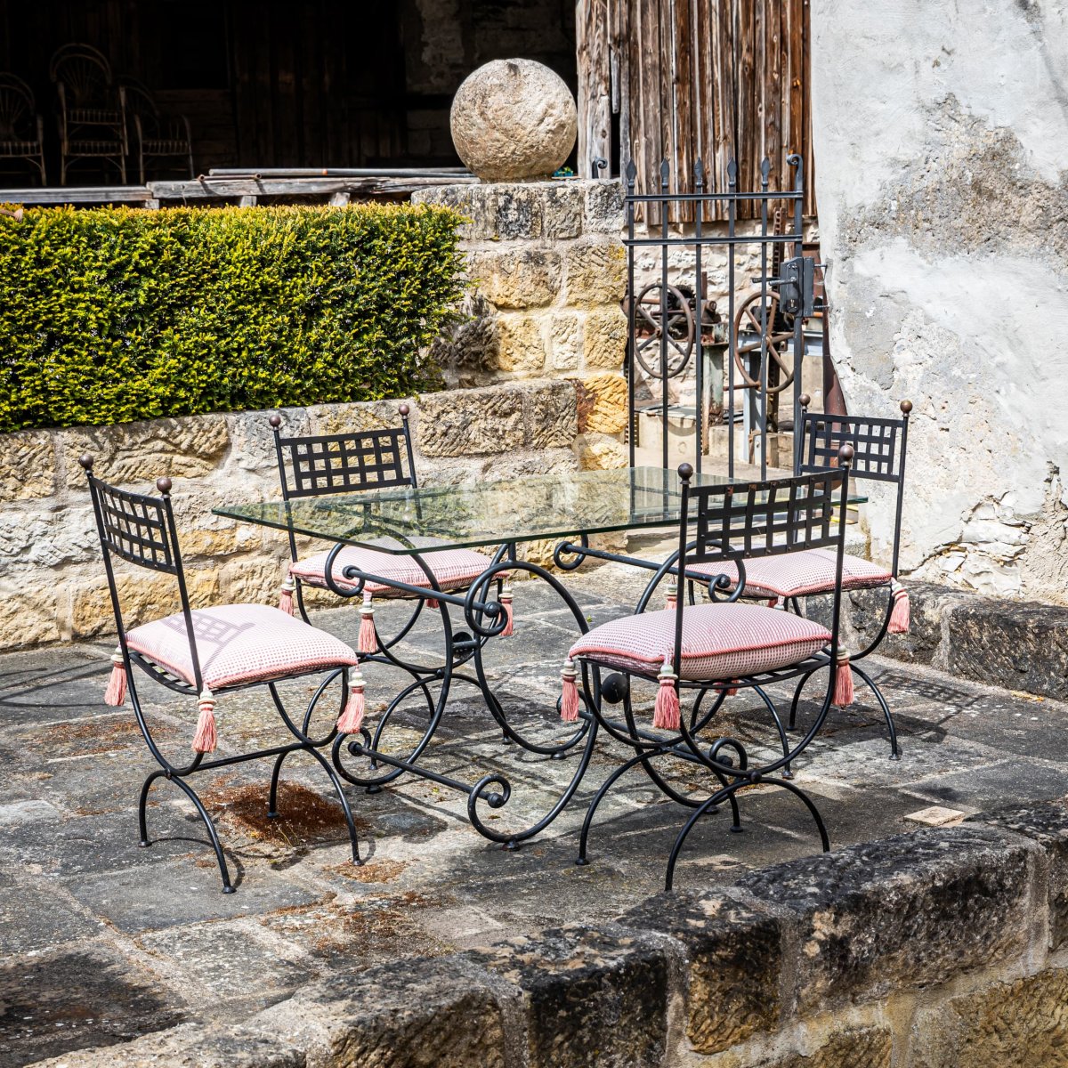Ensemble de mobilier de jardin en fer, probablement de la fin du XXe siècle
