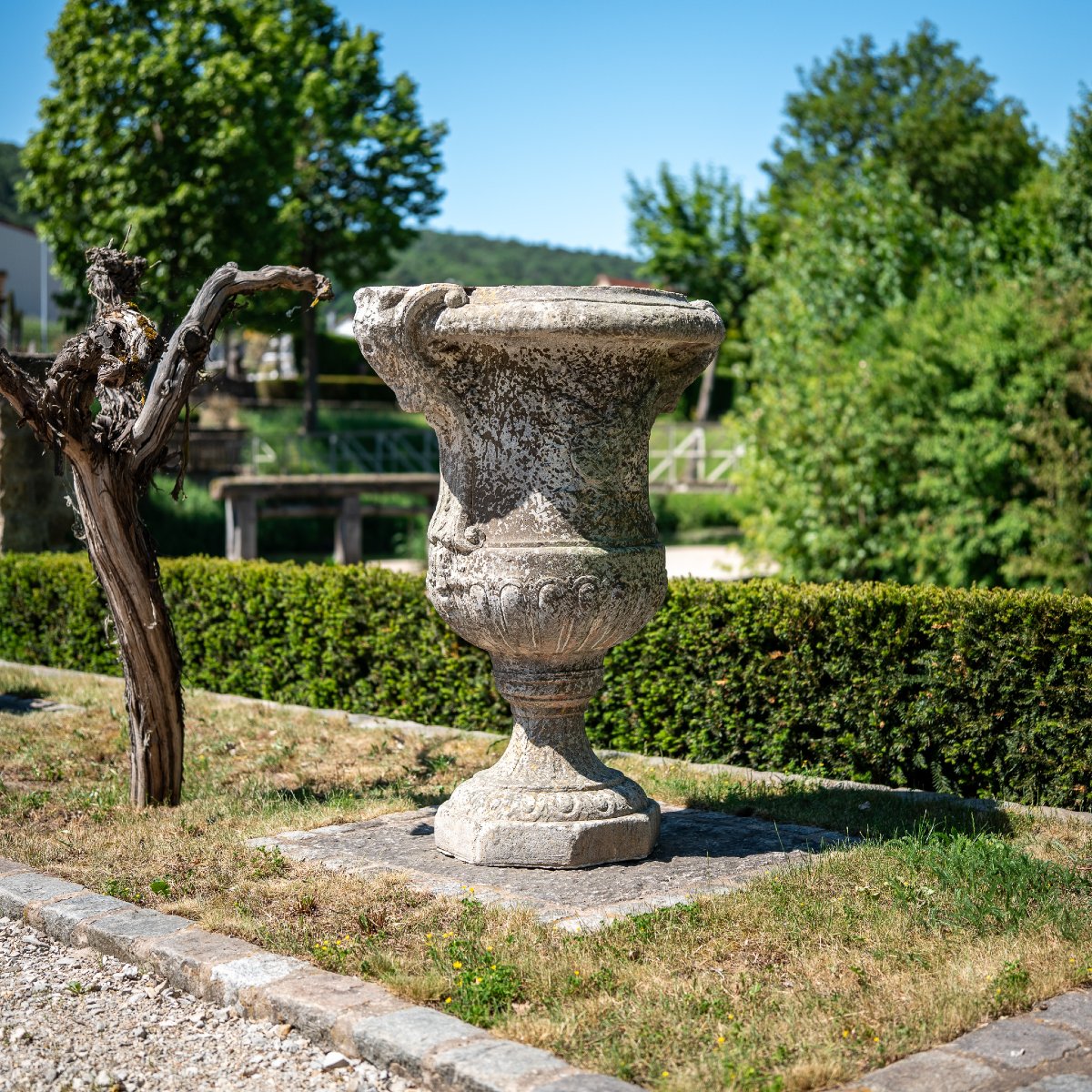 Grand vase de jardin en pierre moulée, de style « krater », fin du XXe siècle-photo-6