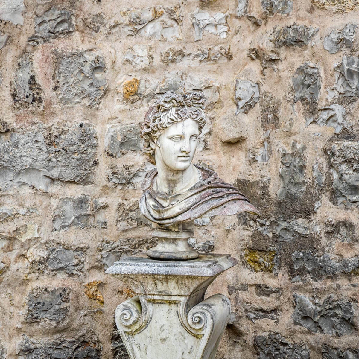 Buste de l'Apollon du Belvédère en pierre naturelle, seconde moitié du XXe siècle