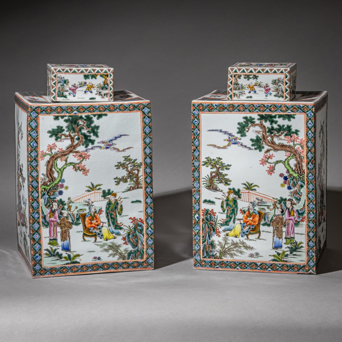 Paire de grandes boîtes à thé chinoises destinées à l'exportation, « Famille Rose », milieu du -photo-1