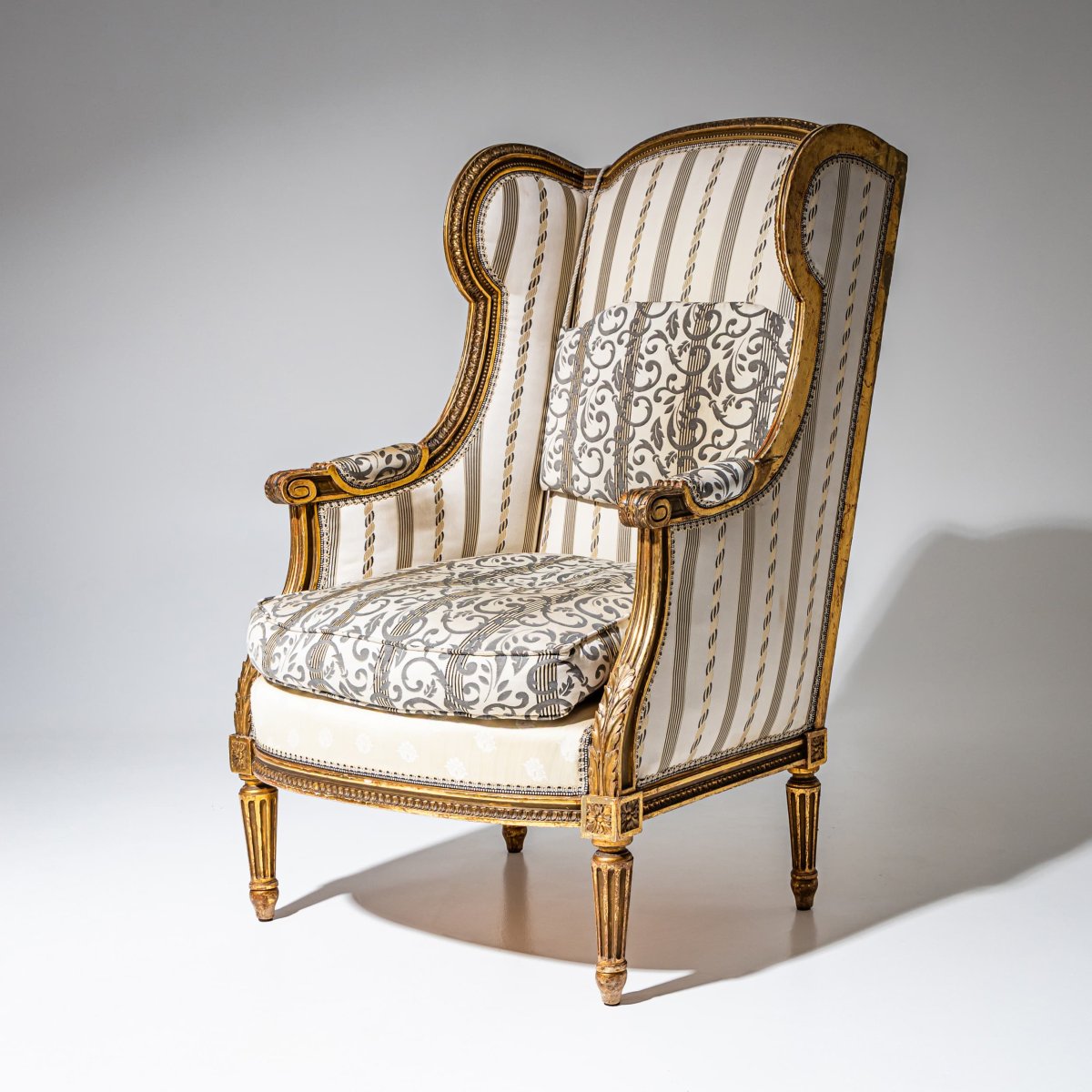 Fauteuil de style Louis XVI, France, seconde moitié du XIXe siècle