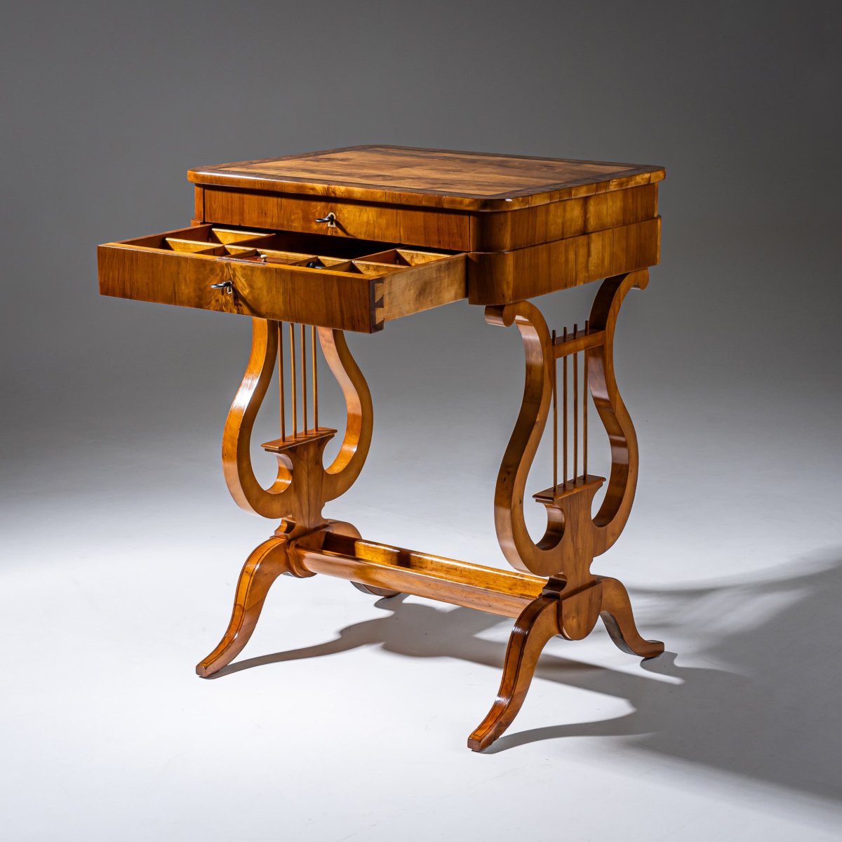 Table à coudre de style Biedermeier, probablement de Saxe, vers 1830-photo-3