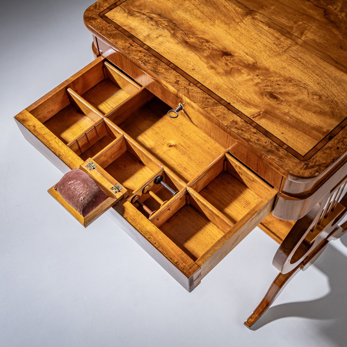 Table à coudre de style Biedermeier, probablement de Saxe, vers 1830-photo-4