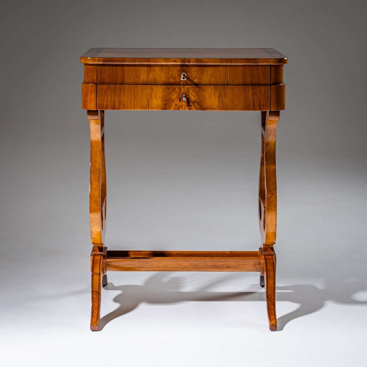 Table à coudre de style Biedermeier, probablement de Saxe, vers 1830-photo-1