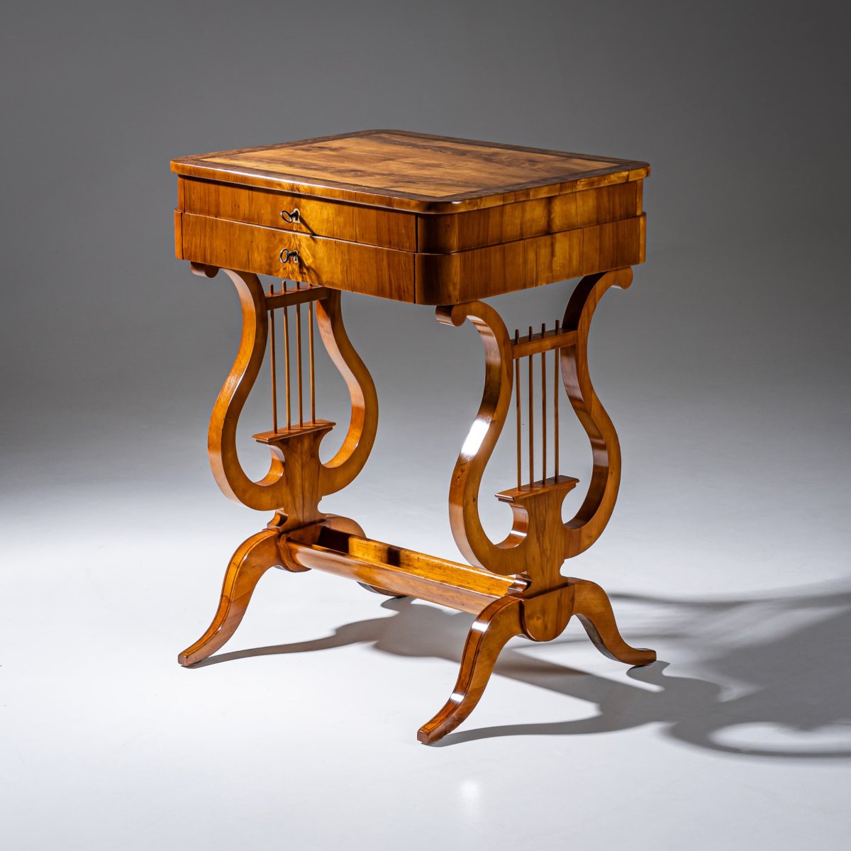 Table à coudre de style Biedermeier, probablement de Saxe, vers 1830