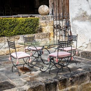 Ensemble de mobilier de jardin en fer, probablement de la fin du XXe siècle