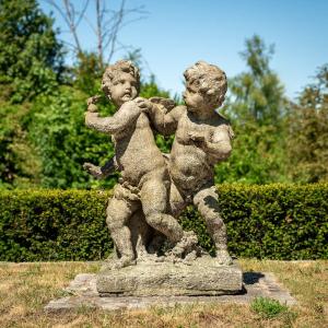 « Putti jouant », moulage en pierre, probablement fin du XXe siècle