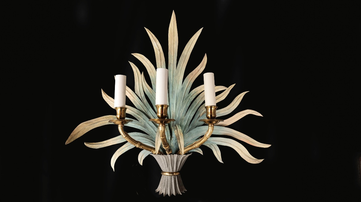Wall Sconce With A Foliage Motif In Painted Metal, Baguès, 20th Century
