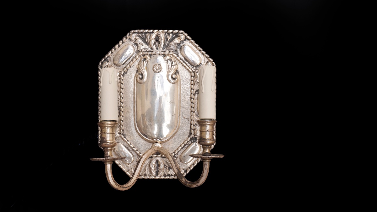 1 Chrome-plated Metal Wall Sconce