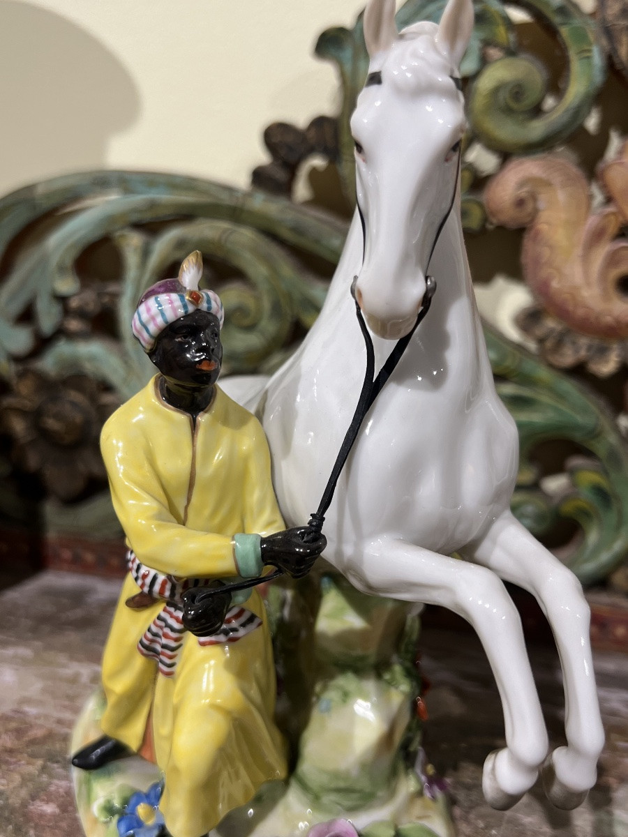 Sujets en porcelaines figurant des ottoman tenant des chevaux -photo-4